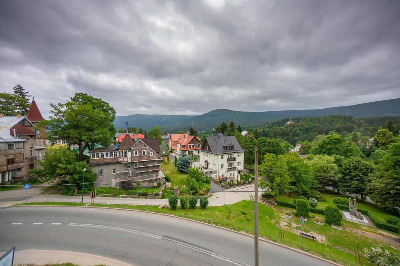 Rentplanet- Apartamenty Poezja - Dworcowa Шклярска-Поремба Экстерьер фото